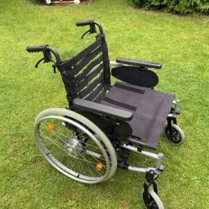 SUNRISE MEDICAL Breezy RubiX2 Folding Wheel Chair - Model SW56 - Great Condition