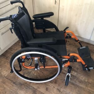 Invacare Action 5 Folding Manual Wheelchair Excellent Condition